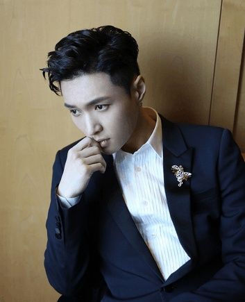 张艺兴拒绝网络暴力，发微博误判打广告懵圈