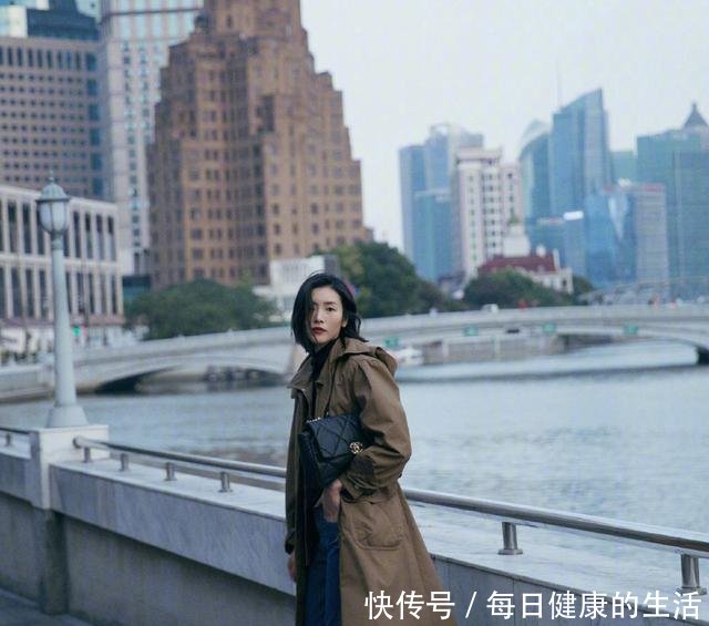  「棒球外套」开春外套别买太多，有这3款就够了！和裤子裙子都合拍，显瘦洋气