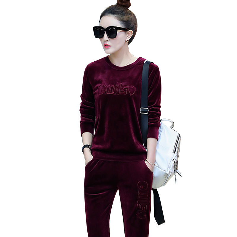 今年流行金丝绒运动卫衣，保暖还很洋气，穿上很好看