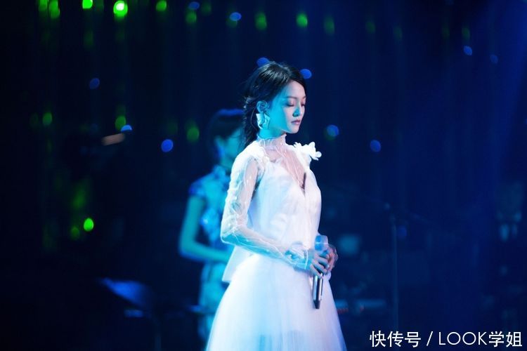 36岁张韶涵也是逆生长,薄纱裙嫩回18岁,网友:美的冒泡