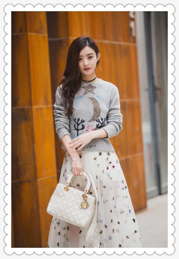 赵丽颖穿束腰裤大破怀孕传闻,可一个半蹲姿势却暴露了更多秘密