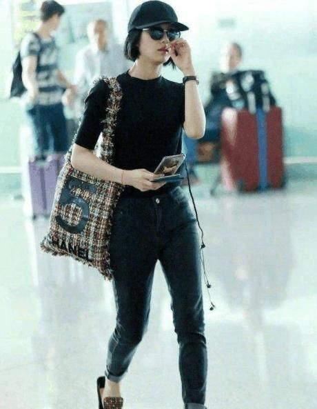 刘诗诗穿衣太大胆,紧身裤把下面都勒成这样了,网友:根本遮不住