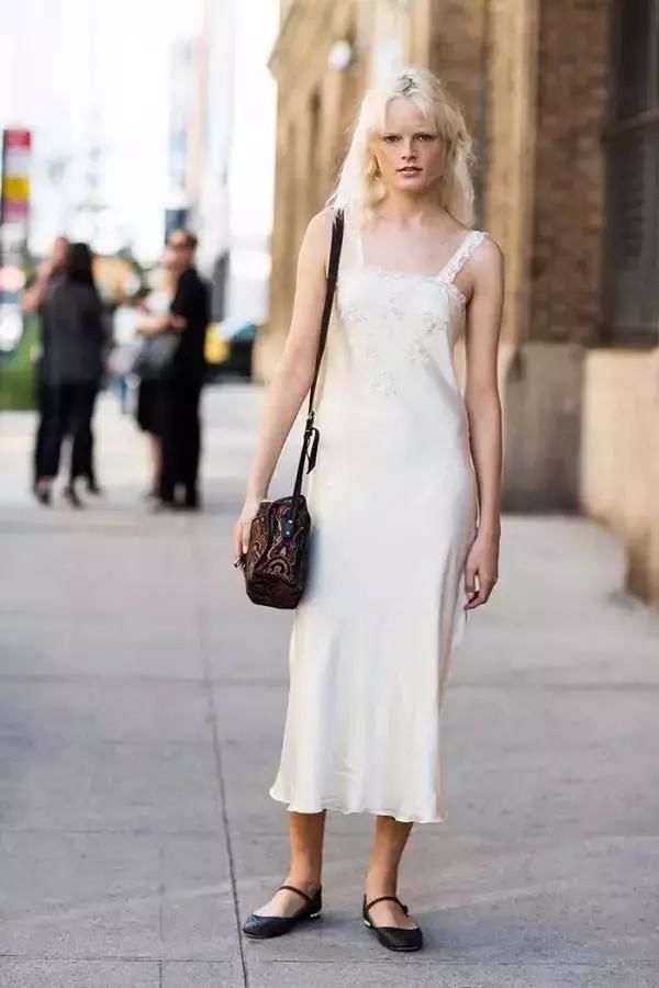 杨幂脚上这双鞋流行了100多年，倪妮Baby都要争着穿！