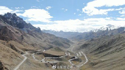 壮观！新藏线上的军车车队