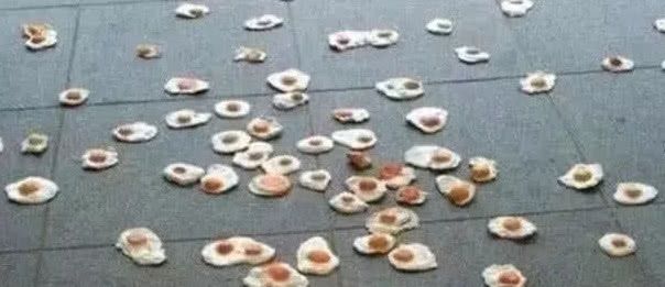 地球到底怎么了？印度出现63度高温，汽车点燃，马路开始融化