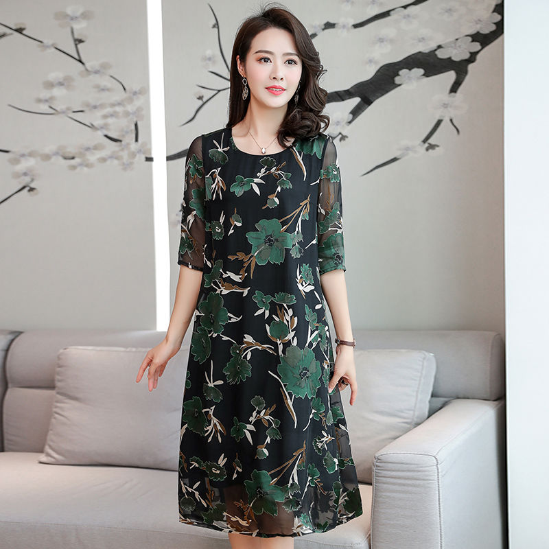 表姐结婚，妈妈就穿这种高贵裙，档次还显嫩，大家盛赞好看有眼光