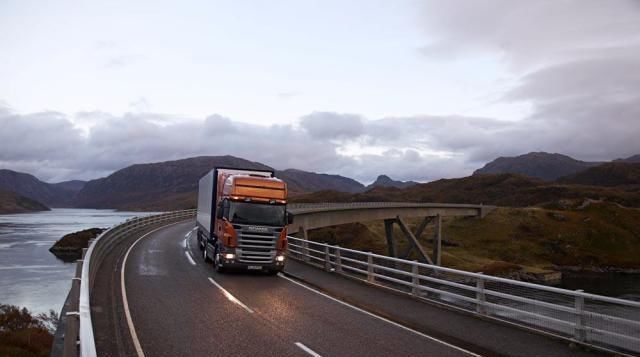 “两证”将正式取消，公路也将全部免费！司机：这很不公平！