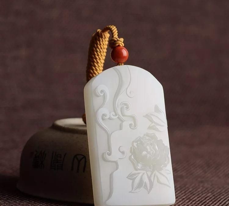 『作者』玉雕师为女神定制的花，总有一枝适合你！