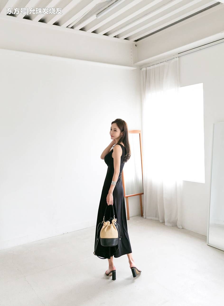 孙允珠纳米乌黑绸缎波西米亚裙