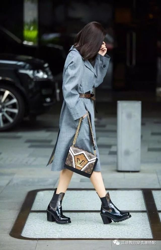 古力娜扎，张俪，王智最近曝光了一组街拍，印花吊带长裙