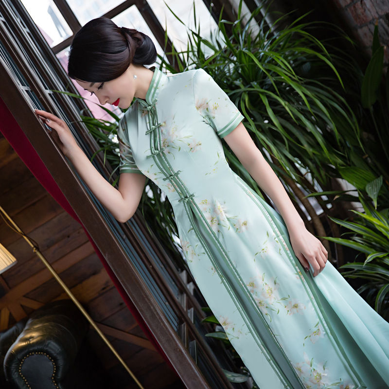 老婆今年45,穿我送的这“改良旗袍”惊艳了整个小区,真心美