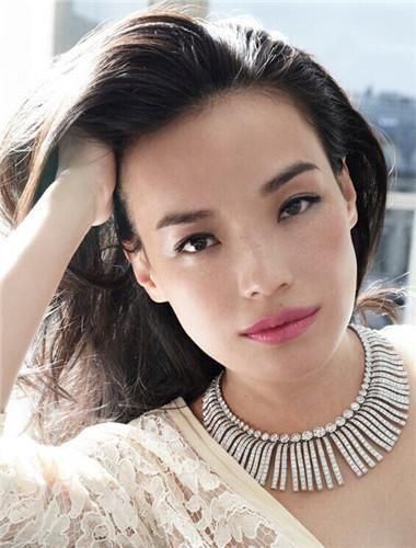 一字眉百搭？别傻，脸型决定眉形，专业化妆师教你正确画眉技巧！