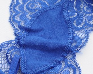 越来越多女人不穿平底裤了，只穿性感“三角裤”，让老公挪不开眼