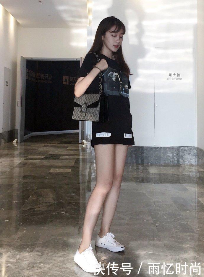 美女街拍, 能把逛街当成秀场也是没谁了, 气质和颜值都非常出众