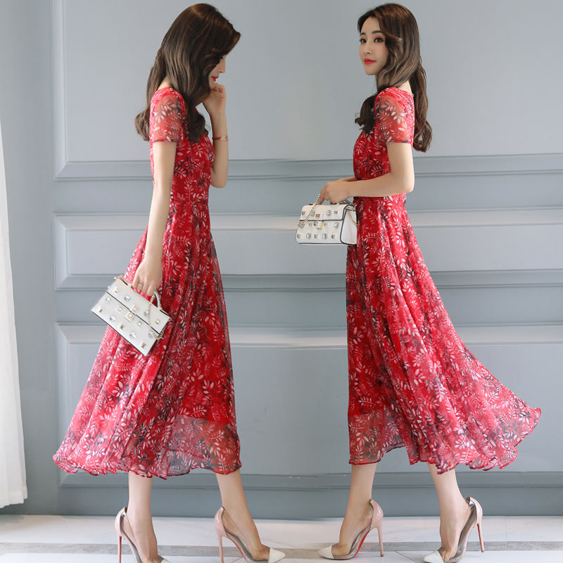 去旅游穿洋气“飘飘裙”，女人味和气质瞬间上升，路人挪不开眼