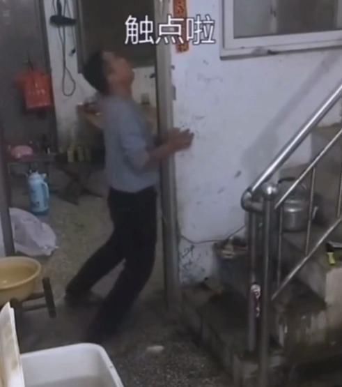  #警示#警示！这样拔插头很容易触电！你平时有这习惯吗？