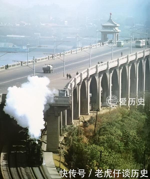  小康家庭：七十年代的江城武汉 小康家庭里的三大件 现在好多地方都物是人非