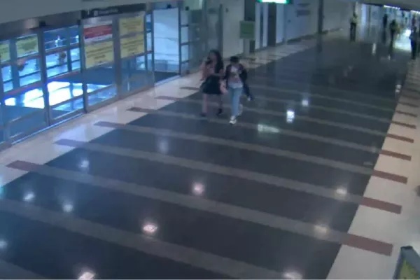 12岁中国女孩疑在美机场被绑架，失踪前最后画面曝光，警方称“极