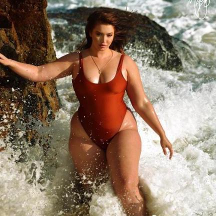 180斤大胖妞穿泳装走红网络，让减肥的人情何以堪？