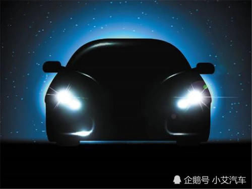 夜晚跑高速用近光灯？交警：科目一怎么学的？连灯都不会用？