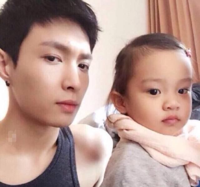 还没完了，宋祖德手机事件蹭热度，这回又喷张艺兴，团团来个打脸