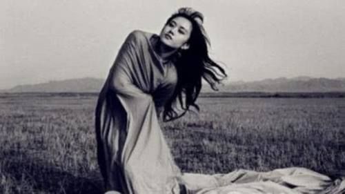  【艺术】杨丽萍巅峰时到底有多美真正的孔雀公主，迷恋事业而独身的人