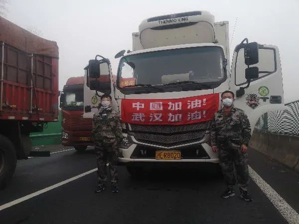  迷彩服■武汉华南海鲜市场附近，出现了一支上海来的“迷彩服小分队”