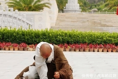 神秘的印度“苦行僧”,看到后不要停留,好奇心可不是好事!