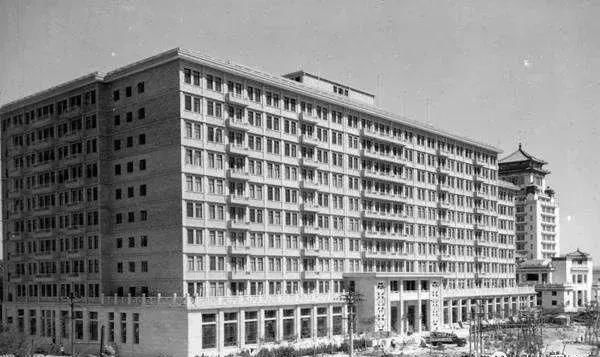 从教堂洋楼到鸟巢大裤衩：我们画了史上最全的“北京洋建筑地图”