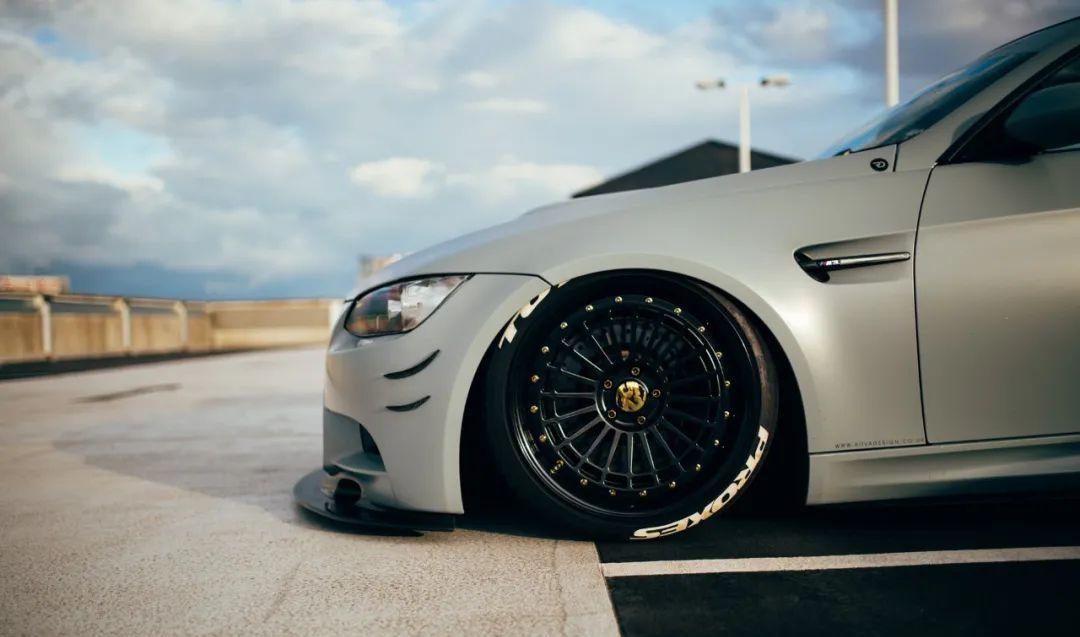  『姿态』低空飞行战舰灰宝马 E92 M3，姿态风格却难掩大佬气质