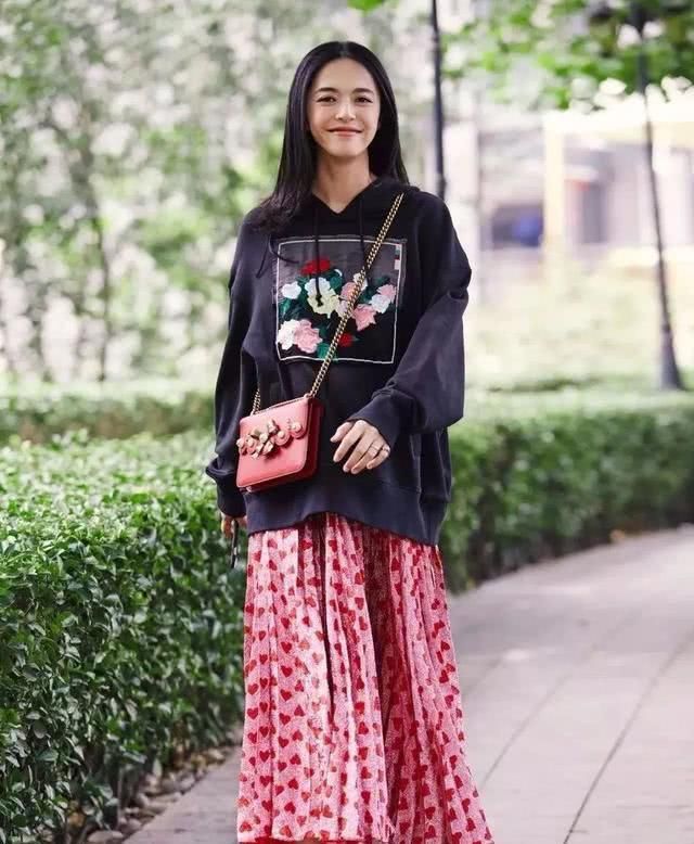  『少女』缝制一件2020春季流行穿的网纱裙,仙气又减龄,穿上秒变浪漫少女