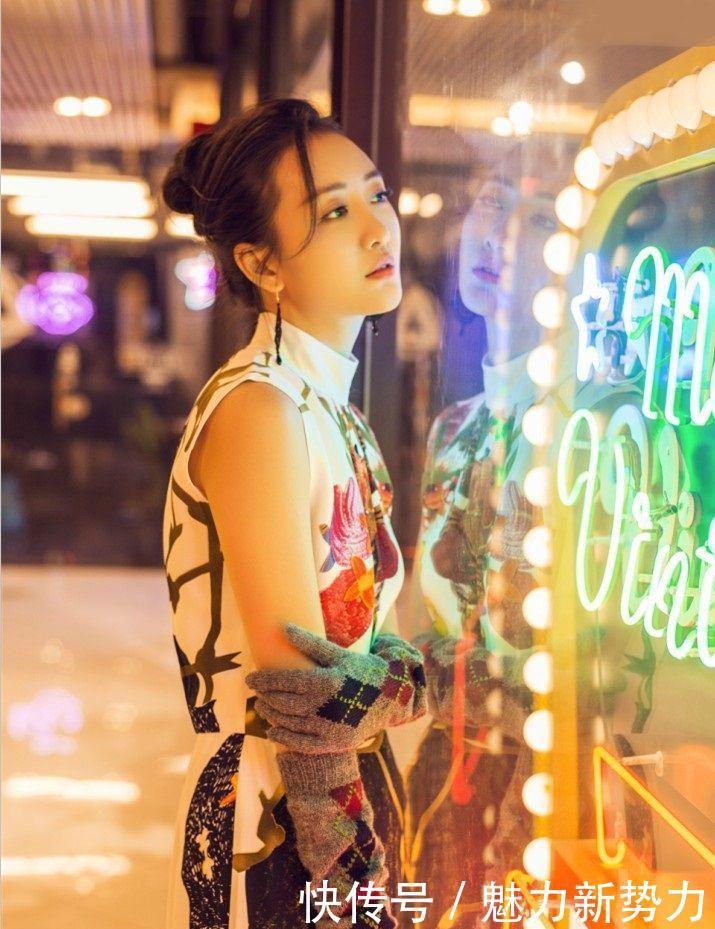 今日热门人物：王鸥｜王鸥这身造型，上半身像旗袍美丽动人