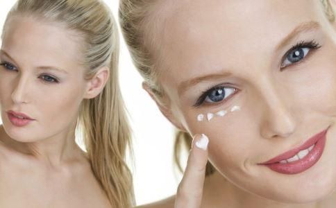 鱼尾纹让女性显得老气 7个方法搞定它