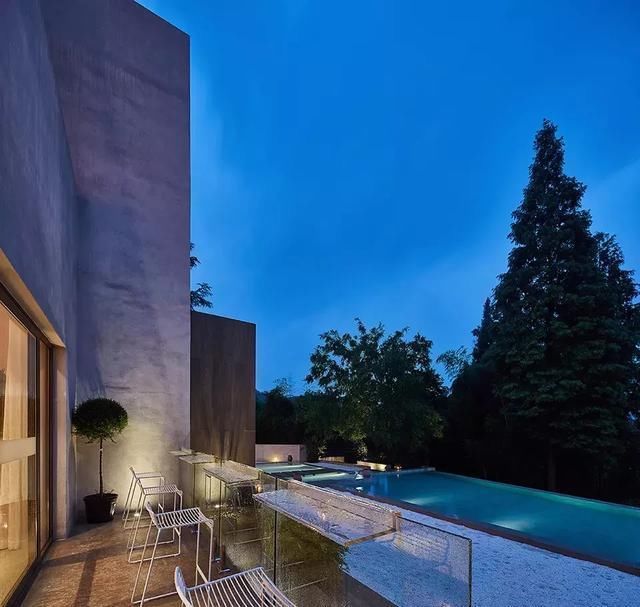 乡下房改造的民宿，民宿和庭院竟美成了这样了