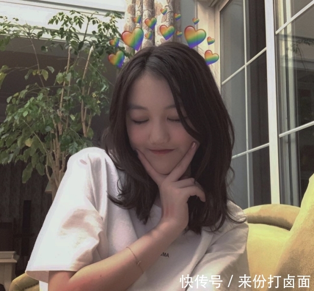 「 王菲」打扮成熟有气质,不愧是天后的女儿,13岁李嫣自信不输王菲