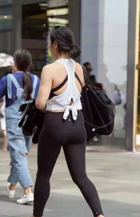 经典百搭的打底裤，穿上出街显得时尚又洋气