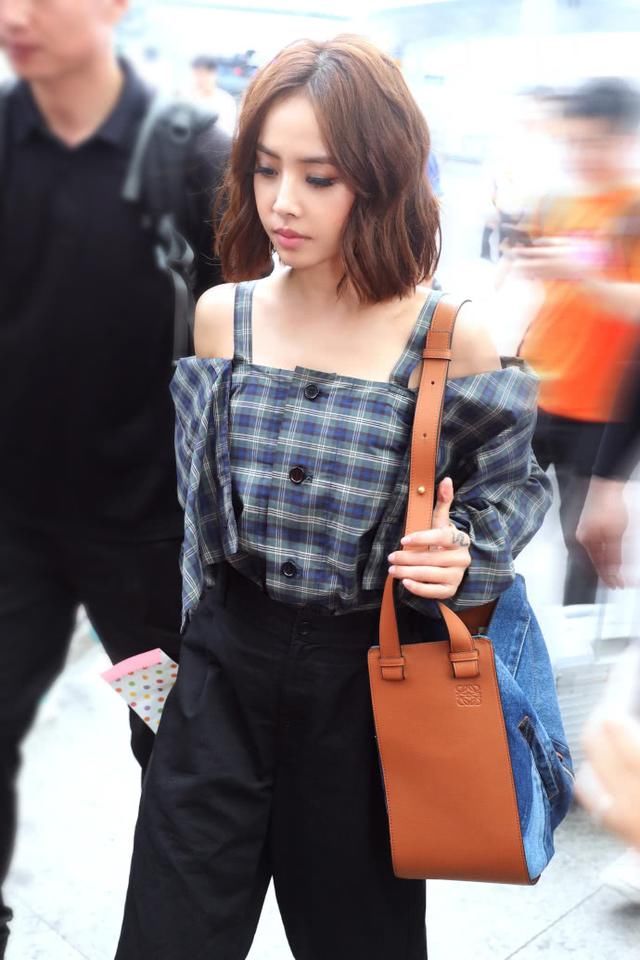 真服了蔡依林！阔腿裤下缝条5分裤，网友：难怪这么显高！