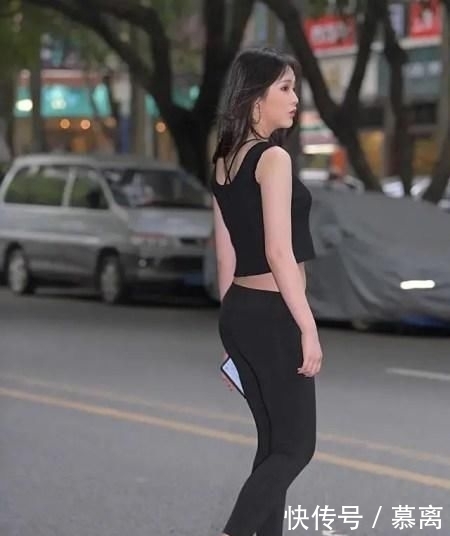  色彩|打底裤展现青春色彩，穿出时尚自然美，轻盈飘逸