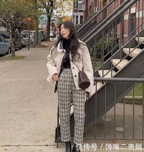 毛绒:今冬流行毛绒外套,时尚保暖,打破单一穿搭模式