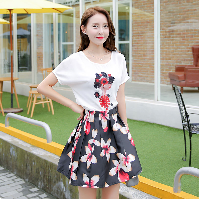 这裙子的确有点贵了，但真的好美，气质高贵显美嫩