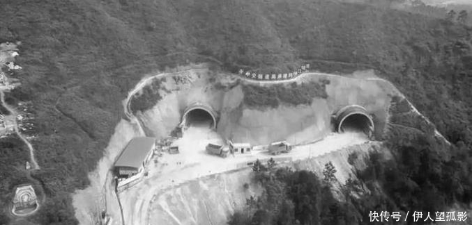 广西加速修建一条高速，全长261公里，力争2020年底建成通车