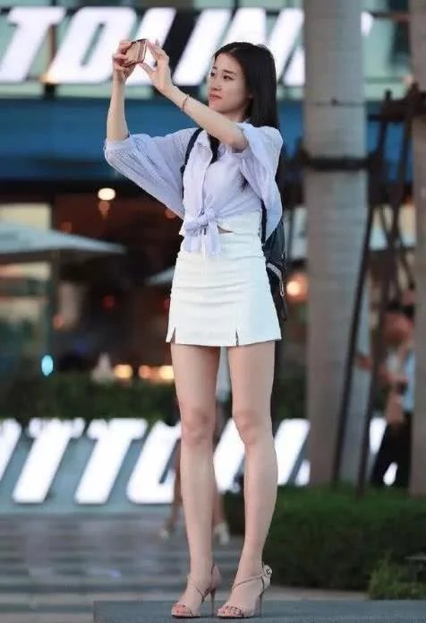 气质娇羞姐姐爱上自怕，颜值好就算了还有大长腿就麻烦了