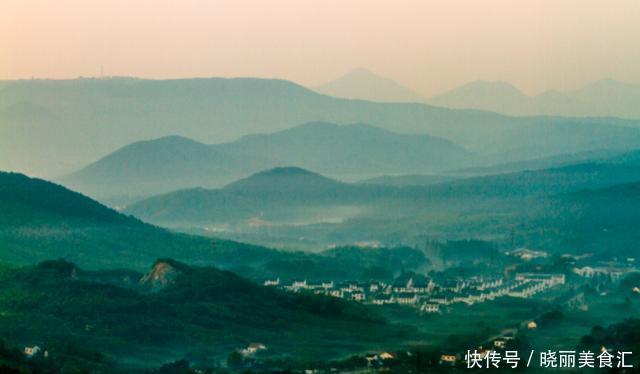 横跨两省的无赖景区，分成两个部分，到了山顶要再次买票