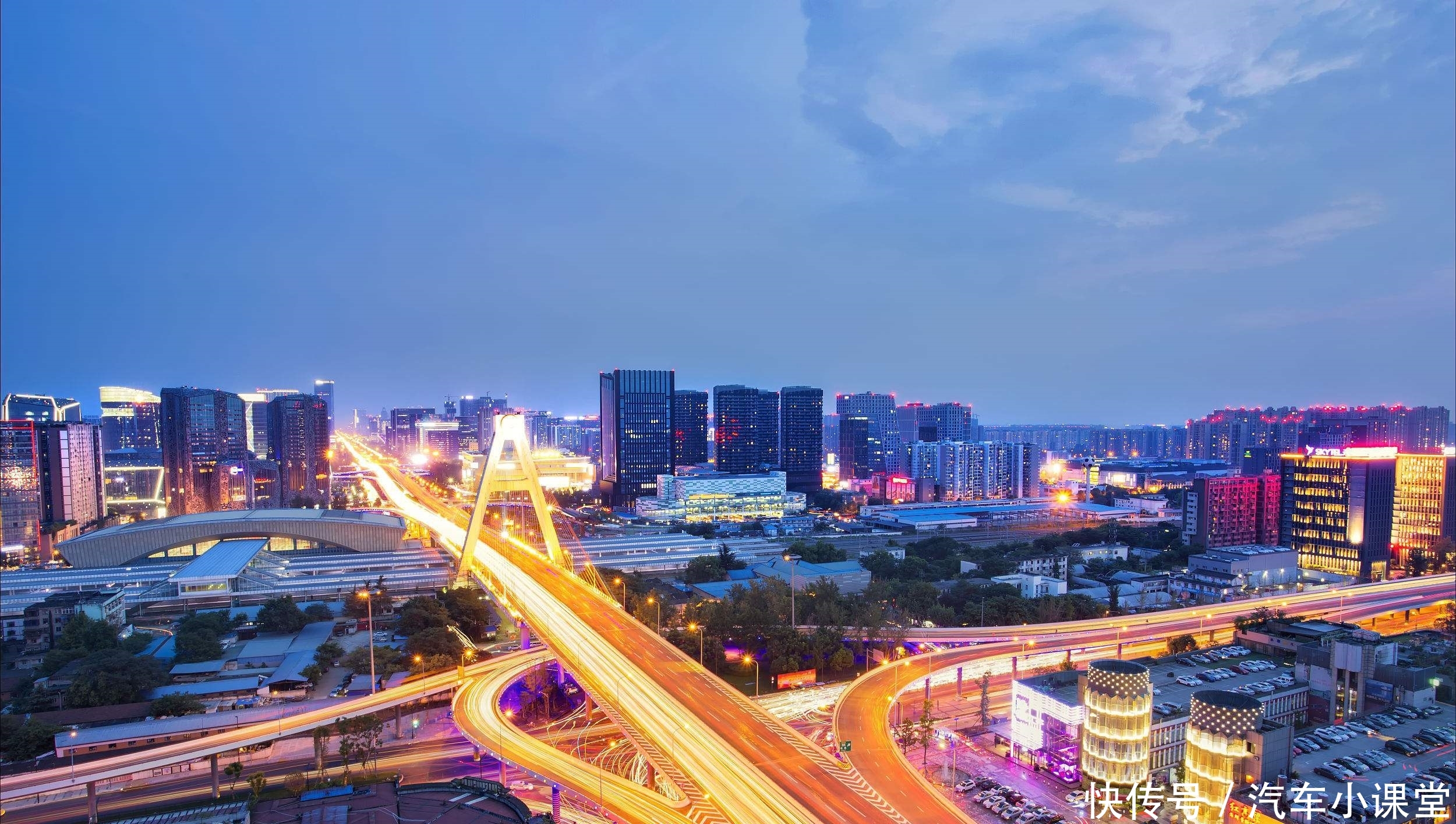 中国排名前三“网红”城市,成都被挤出前三名,第一名依旧是重庆