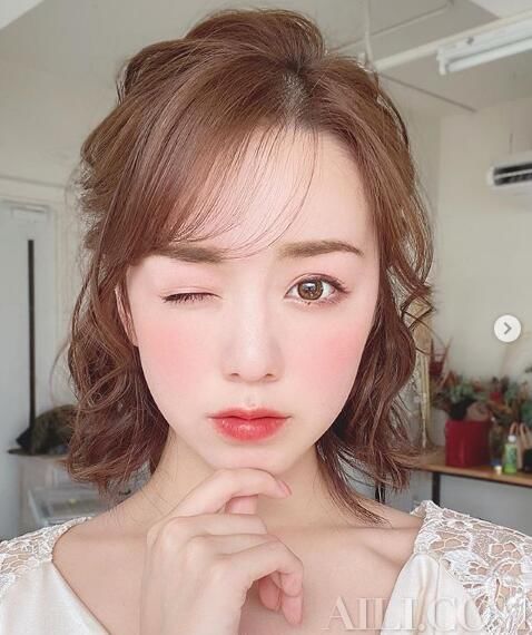  眼妆：不用修图与口罩“和谐共处”的赏花眼妆 周末去郊游吧