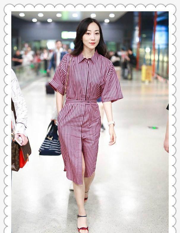 何穗穿条纹裙真不一样，对比起来韩雪腿好短，网友：超模就是超模
