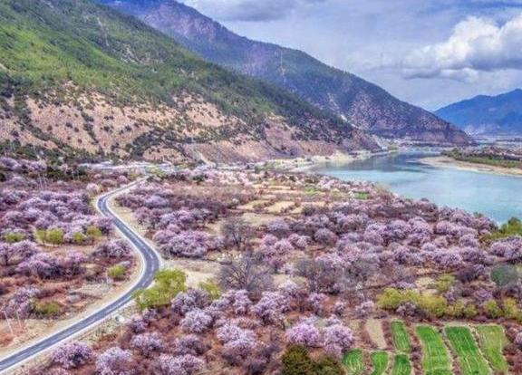 我国非常适合自驾游的高速，斥资380亿建成，却不收取任何费用！