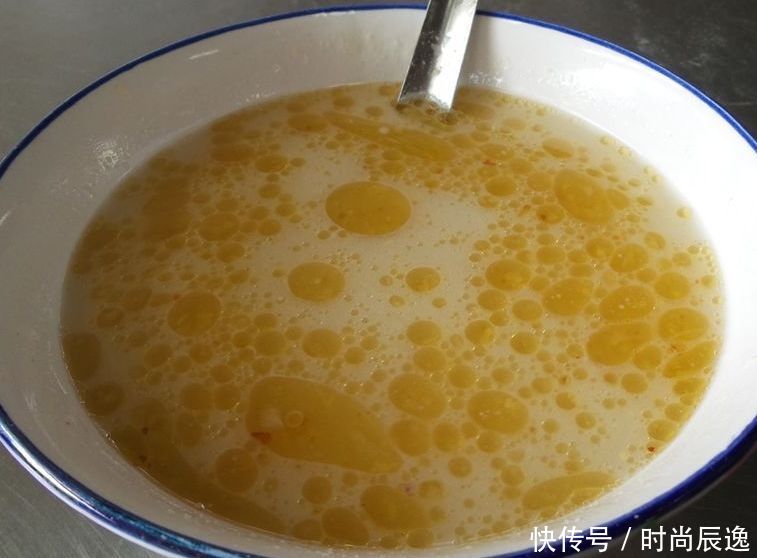 不要乱用面膜了，厨房廉价的它，睡前抹脸，两月脸上斑点不见了