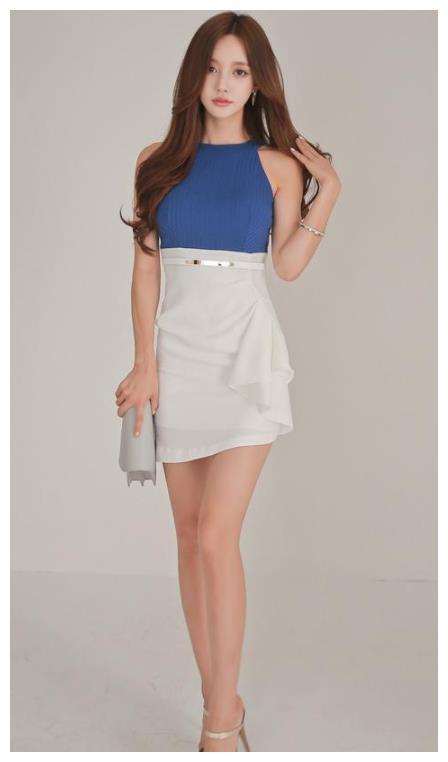 室内穿搭：漂亮有气质的紧身裙美女，穿出自己的个性风采！