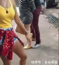 「孩子」搞笑GIF趣图:妹子,请你放开那孩子,有什么事冲我来